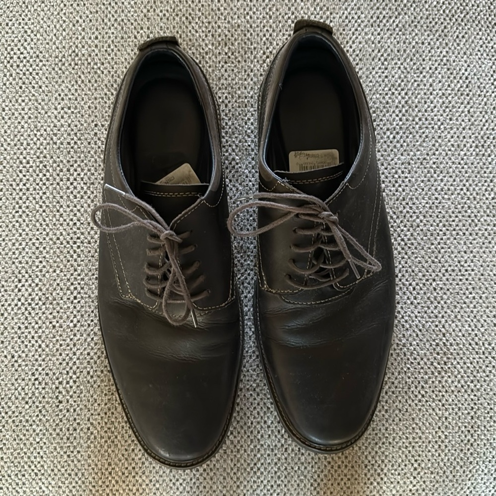 Cole Haan Men’s 9.5 black lace shoe
